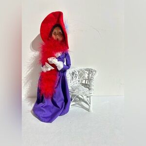 Byers Choice Caroler 2004 Red Hat Society Tea Wicker Chair Christmas Grannycore